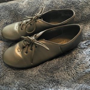 Women’s Theatricals tap shoes size 5.5
